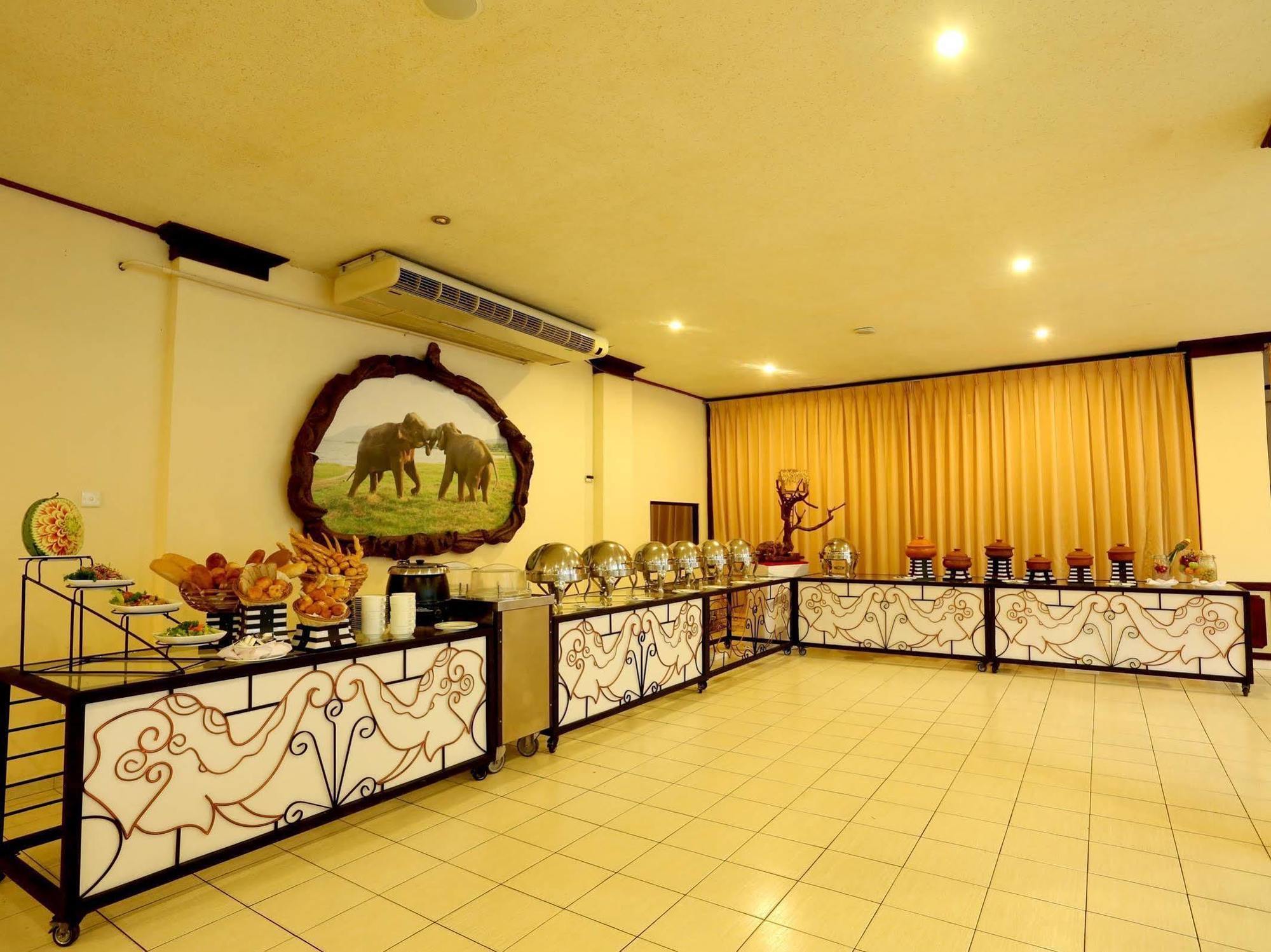 Kandyan Reach Hotel Kurunegala Zewnętrze zdjęcie